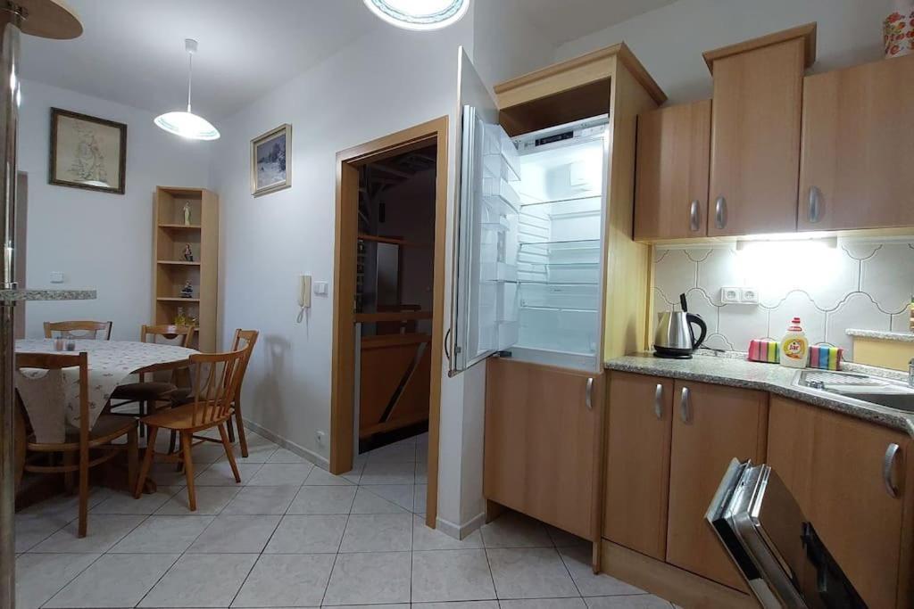 House, 5 Bedrooms-9 Beds - Prague