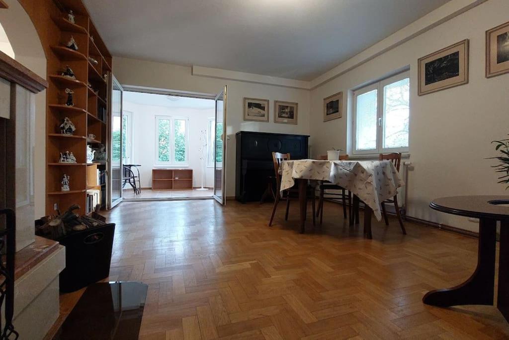 House, 5 Bedrooms-9 Beds - Holiday home *