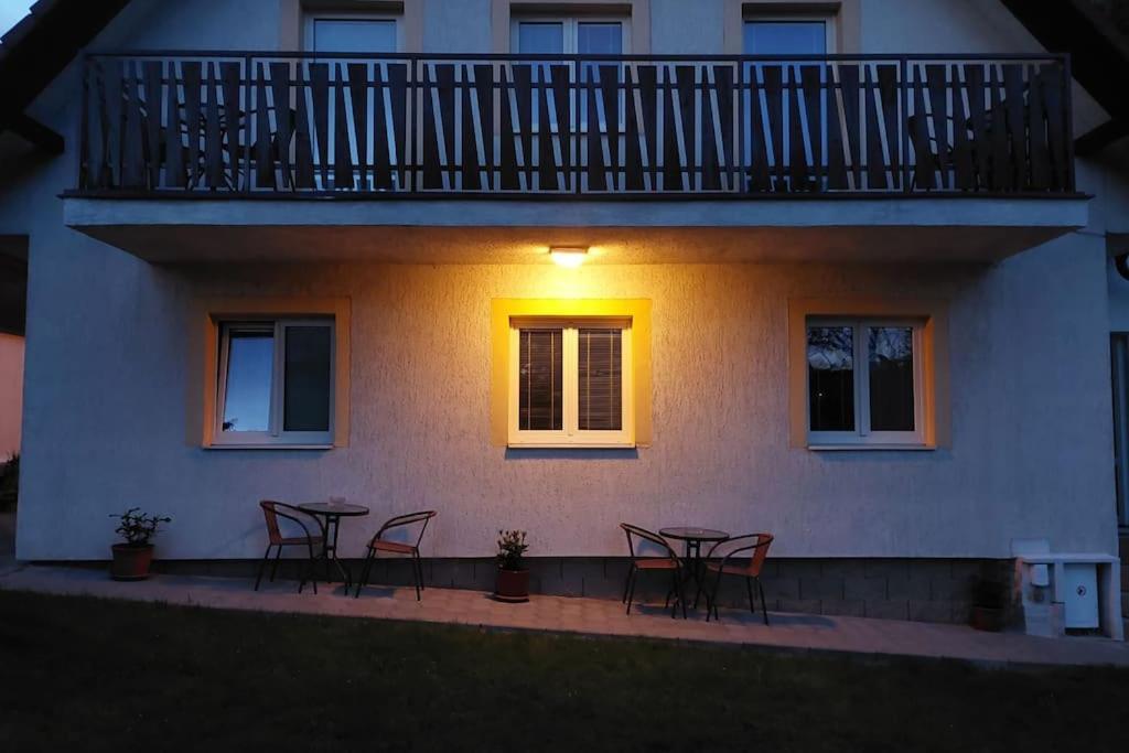 House, 5 Bedrooms-9 Beds - Holiday home Prague
