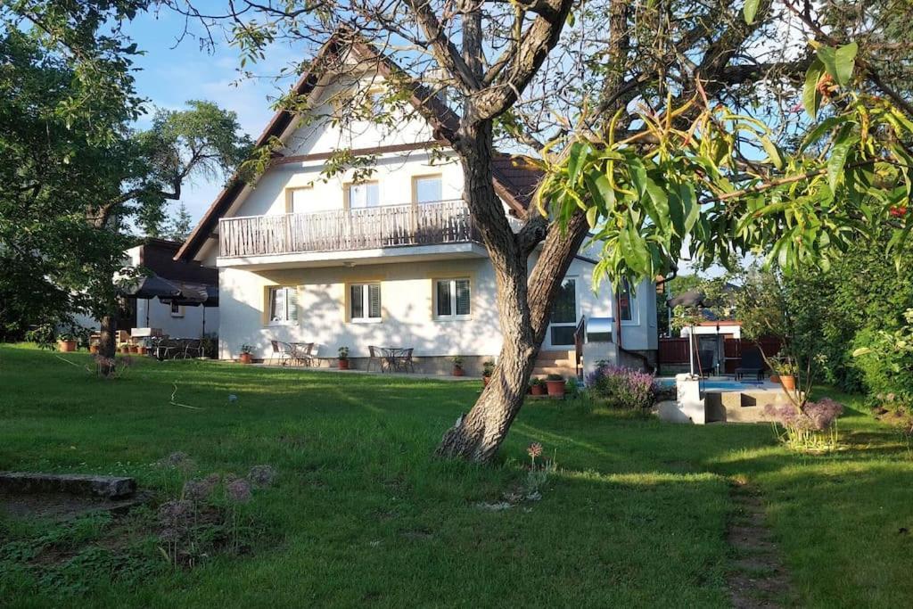 House, 5 Bedrooms-9 Beds - * Prague