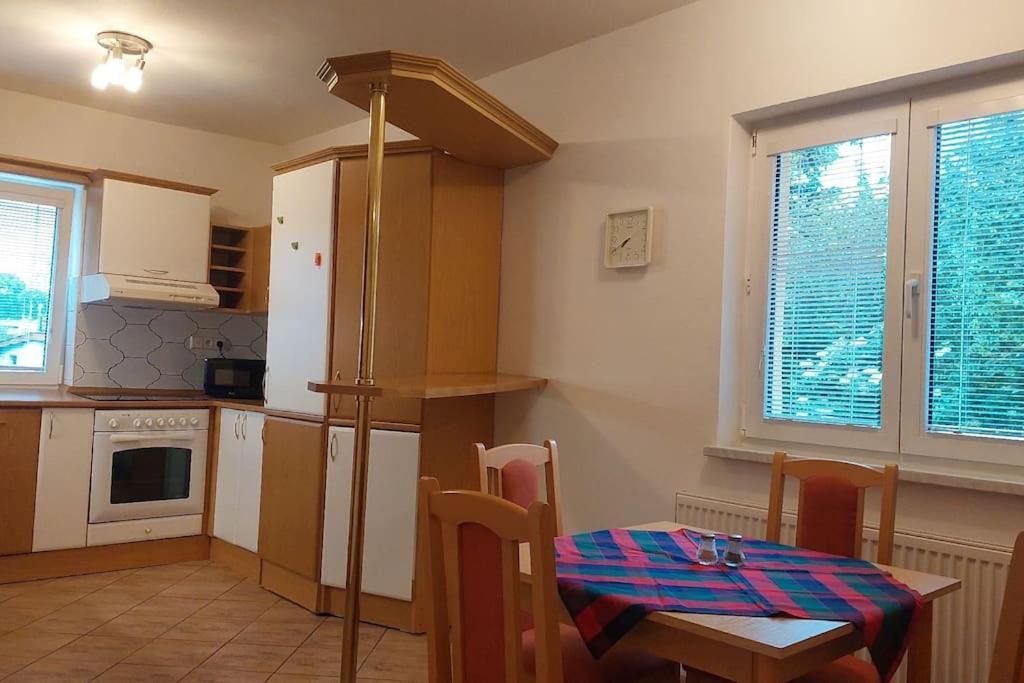 House, 5 Bedrooms-9 Beds - * Prague