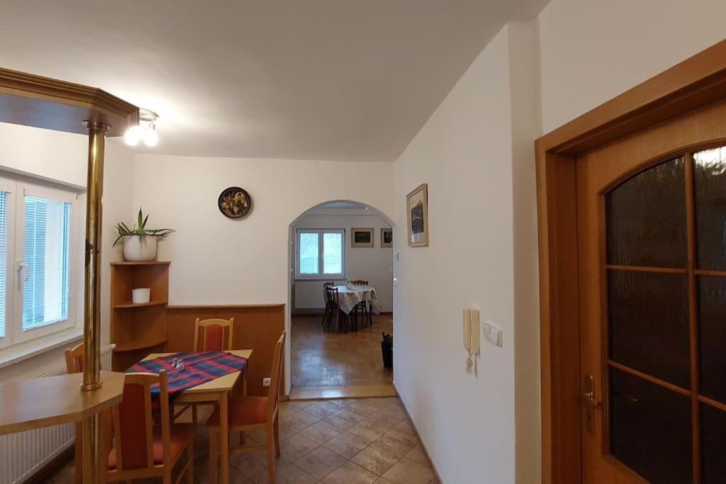 House, 5 Bedrooms-9 Beds - * Prague