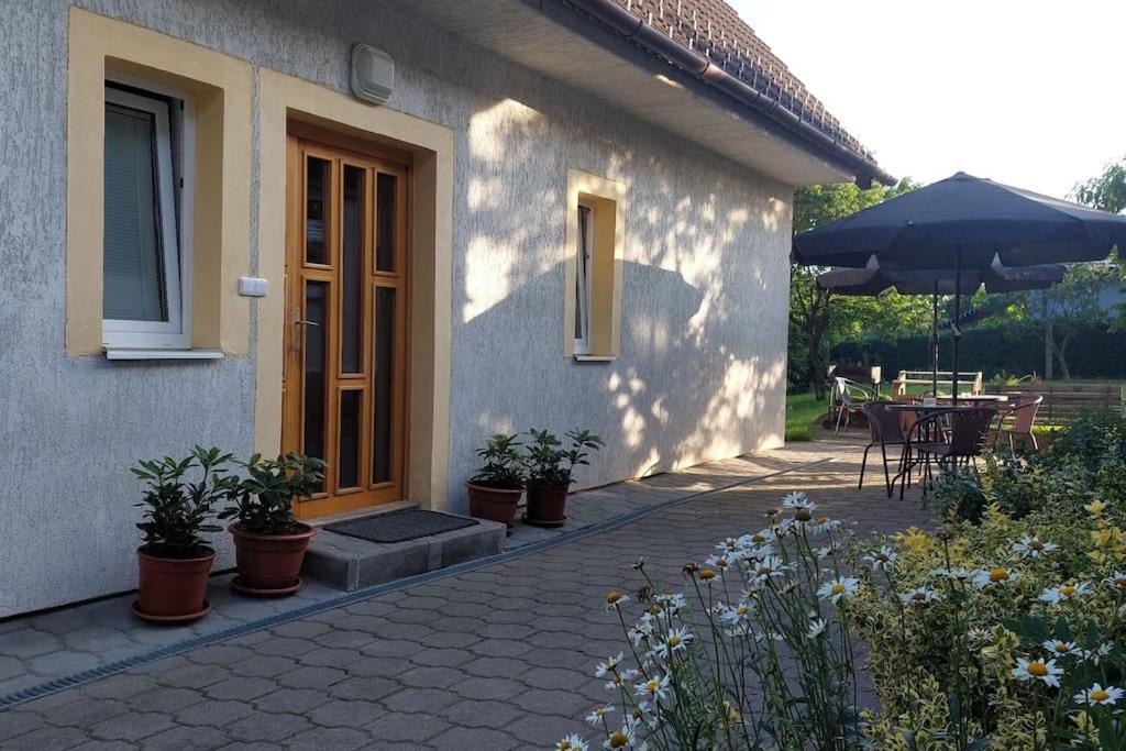 House, 5 Bedrooms-9 Beds - Holiday home Prague