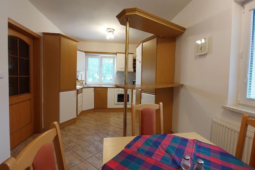 House, 5 Bedrooms-9 Beds - Holiday home Prague