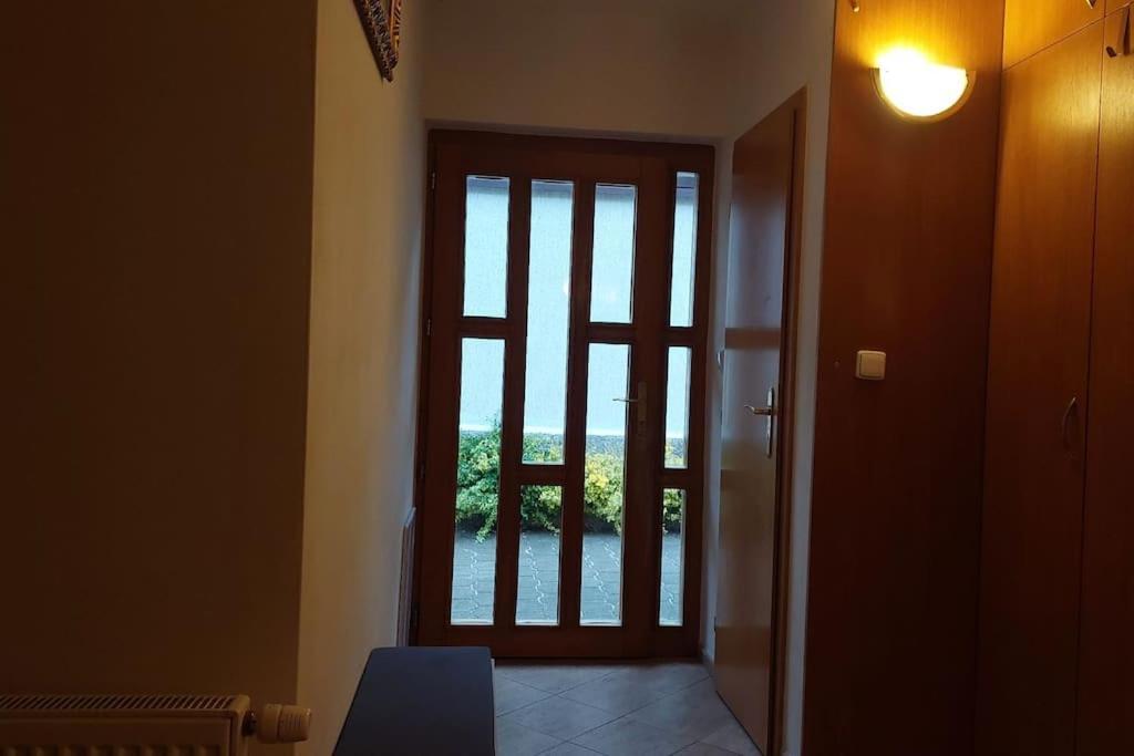 House, 5 Bedrooms-9 Beds -