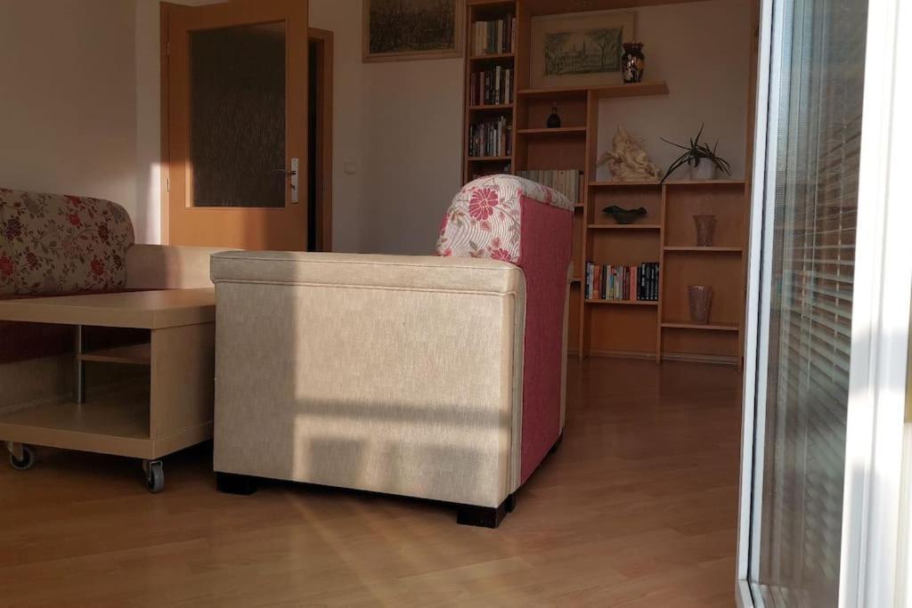 House, 5 Bedrooms-9 Beds - Holiday home Prague