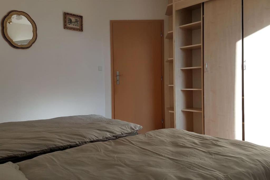 House, 5 Bedrooms-9 Beds - Holiday home Prague