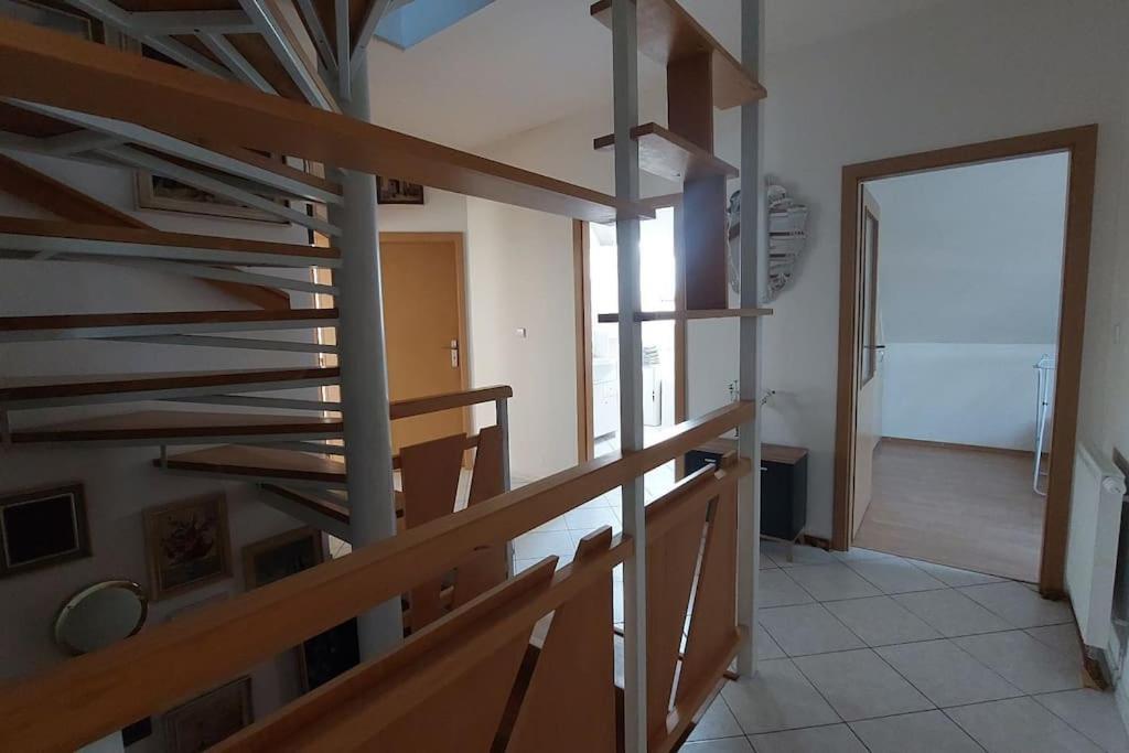 House, 5 Bedrooms-9 Beds - Holiday home Prague
