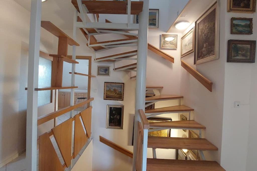 House, 5 Bedrooms-9 Beds - * Prague