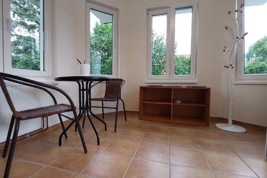 House, 5 Bedrooms-9 Beds -
