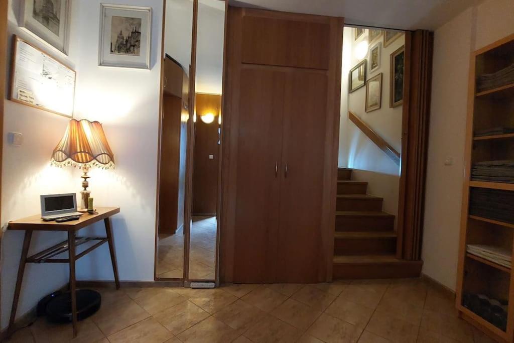 House, 5 Bedrooms-9 Beds - Holiday home Prague