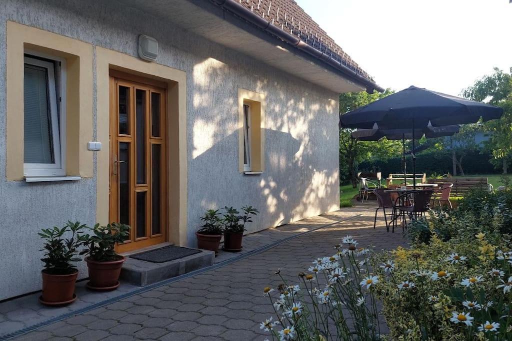 House, 5 Bedrooms-9 Beds -