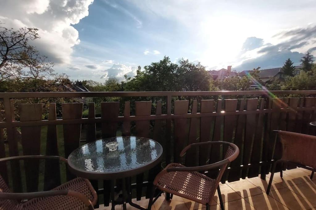 House, 5 Bedrooms-9 Beds - * Praha